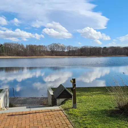 Praelank Direkt Am * 施特雷利茨